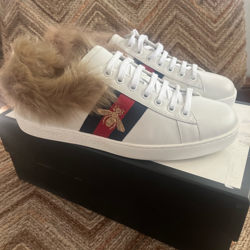 Gucci bee sneaker with fox fur size 8 mens WOMENS 10